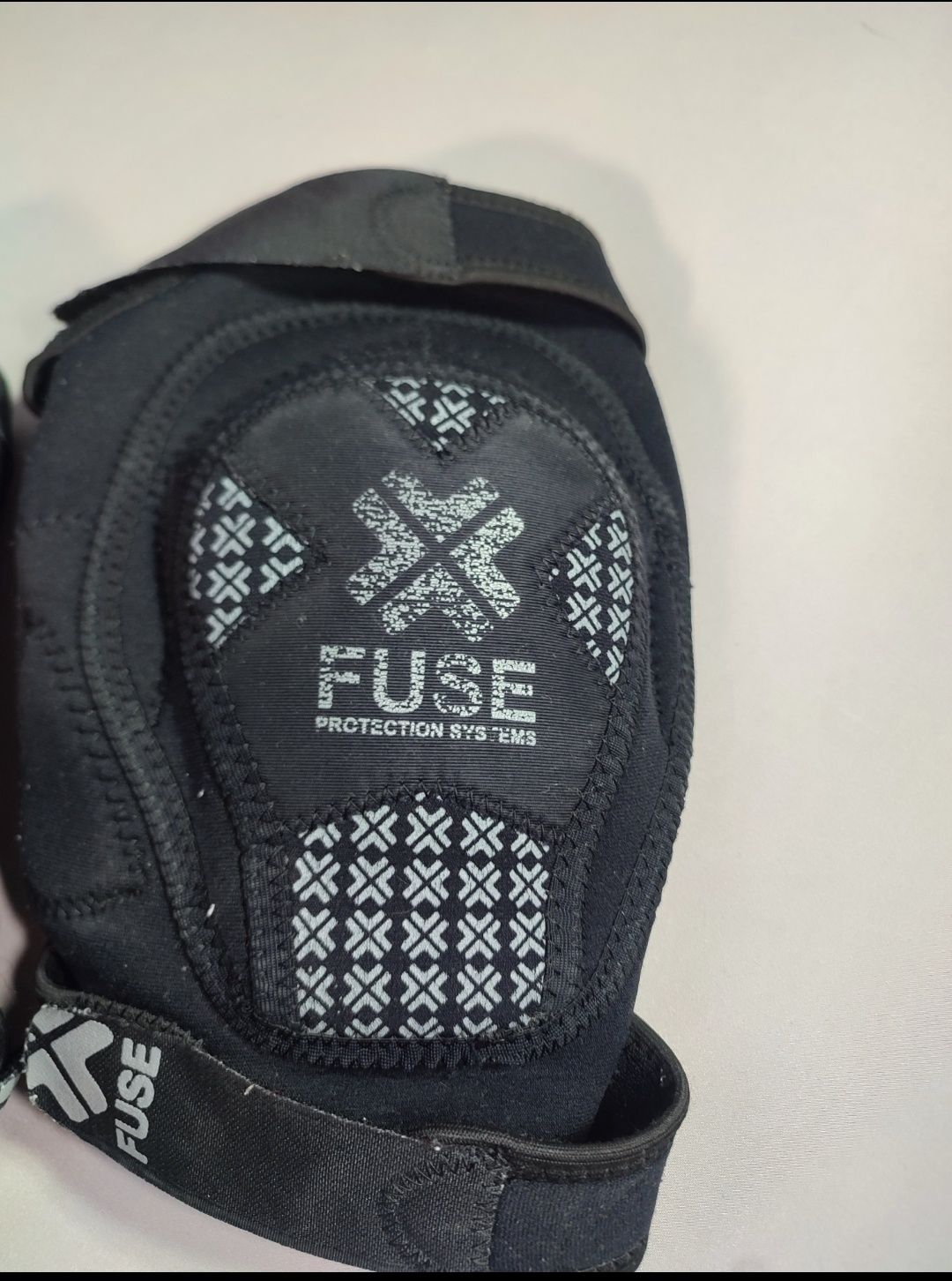 Захист на коліна fuse розмір L+-