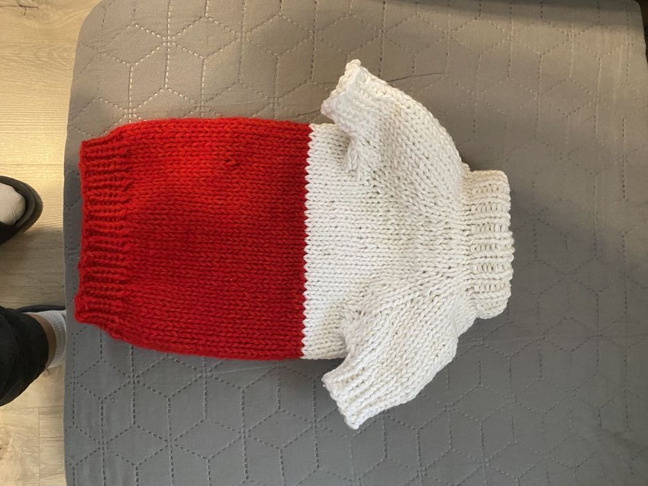 Sweterek dla pieska czy kotka zrobiony na drutach