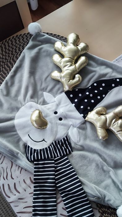 Świąteczna zimowa poszewka na poduszkę Home and you renifer 3d