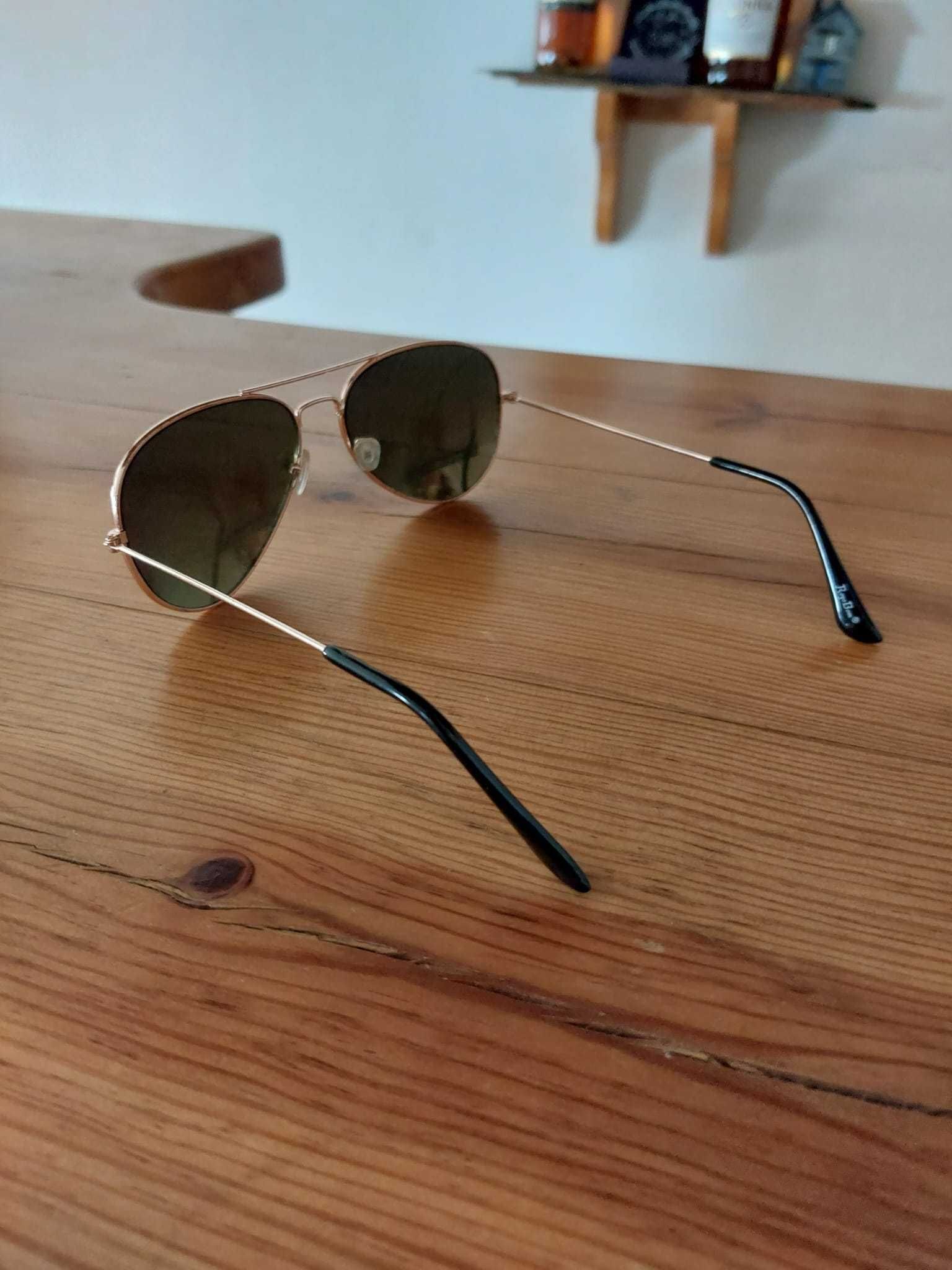 Óculos de sol usados