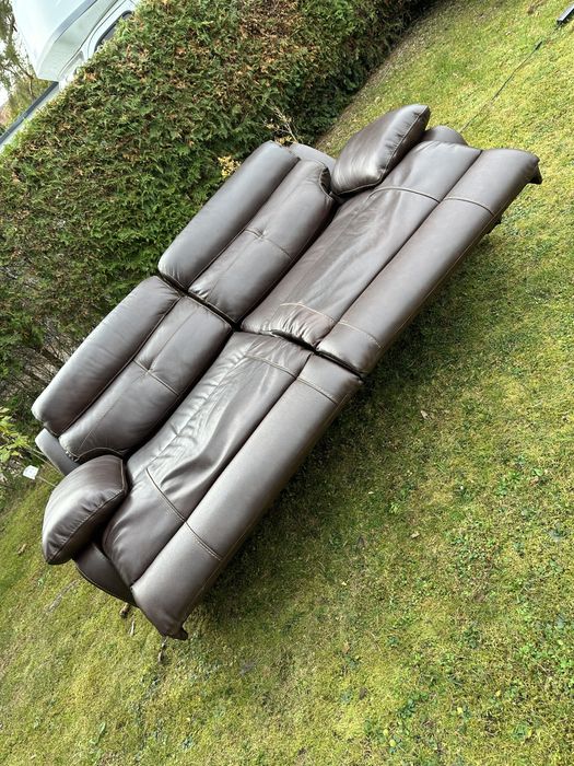 Dwuosobowa brązowa sofa elektryczna bardzo wygodna stan idealny