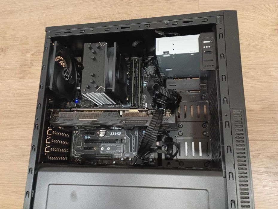 Komputer stacjonarny - Asus GeForce GTX1070, Intel Core i7-7700