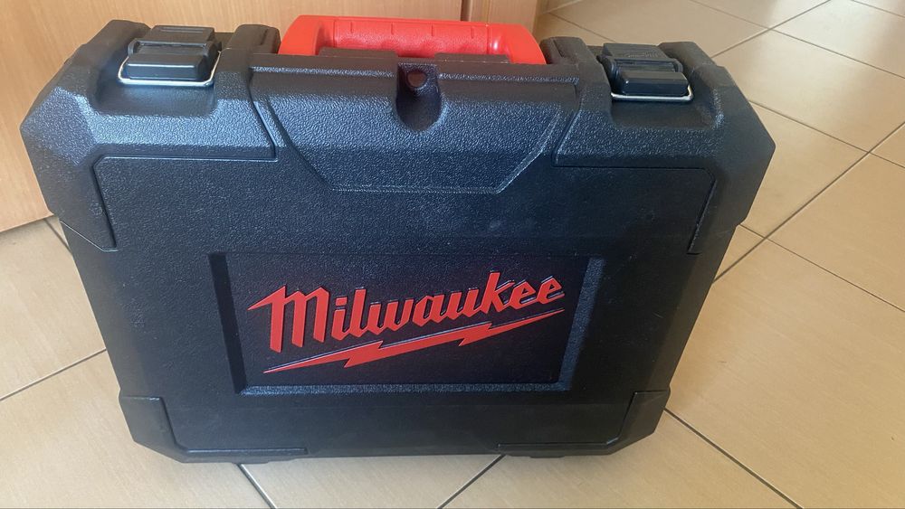 Milwaukee m18. Wrętarka bpd udar+ walizka. Nowe