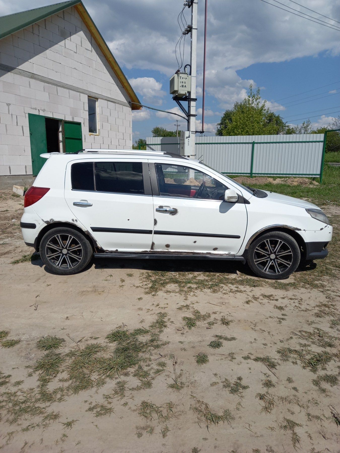 Geely MK Cross джили