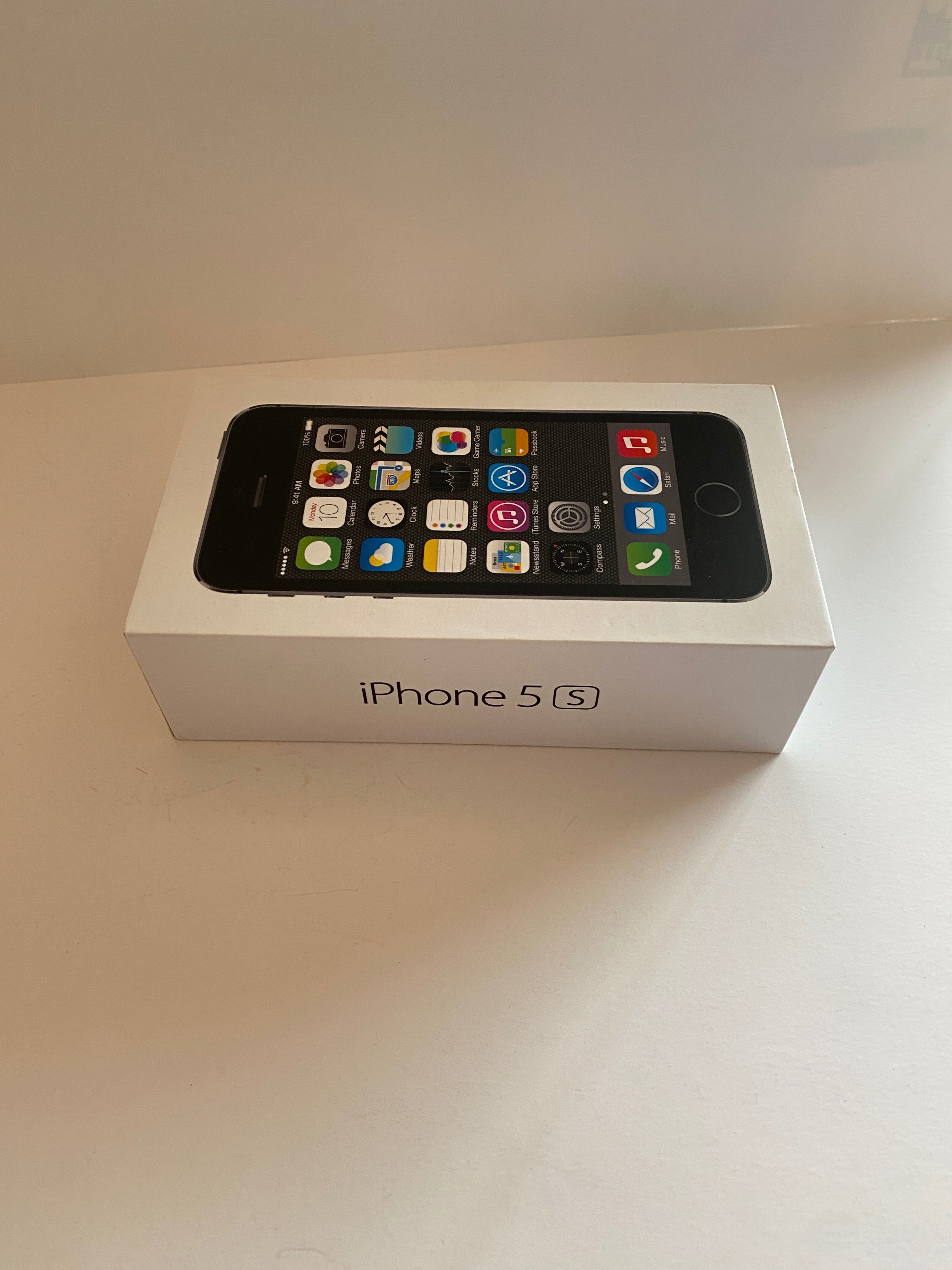 [Apple] Caixa iPhone 5s 16GB Space Gray