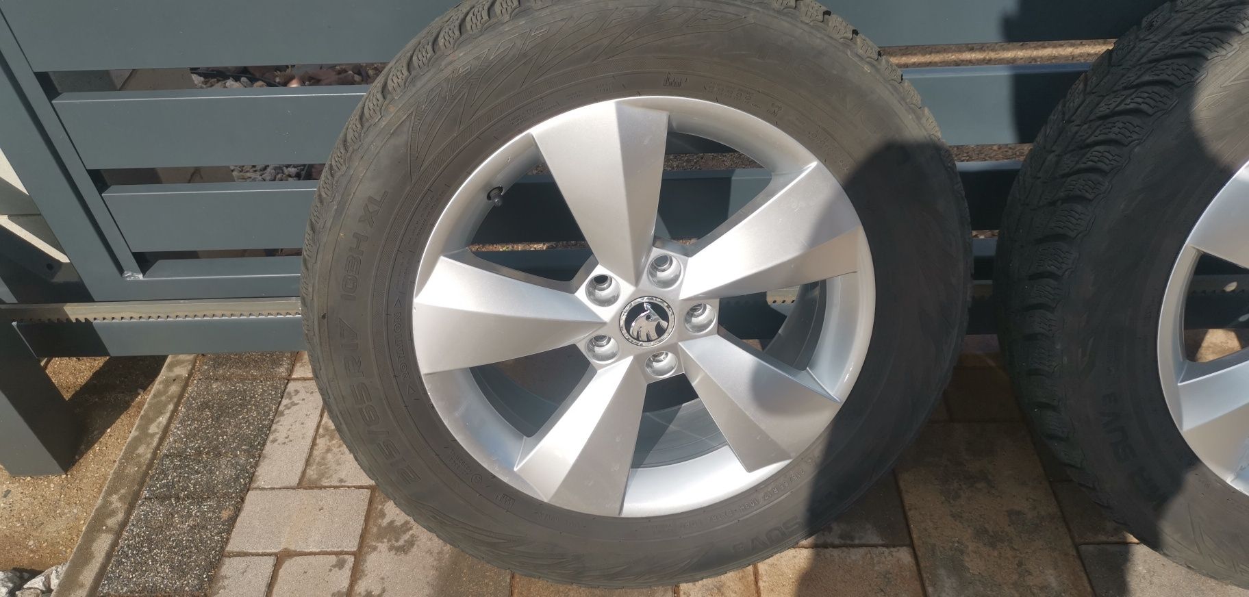 Felgi aluminiowe Nanuq 17" Skoda 6,5Jx17H2 ET38+Opony  Nokian WR SUV