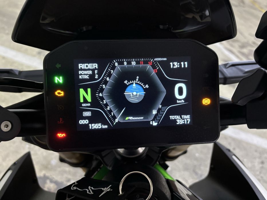 Kawazaki Z900 SE PERFORMANCE 2025