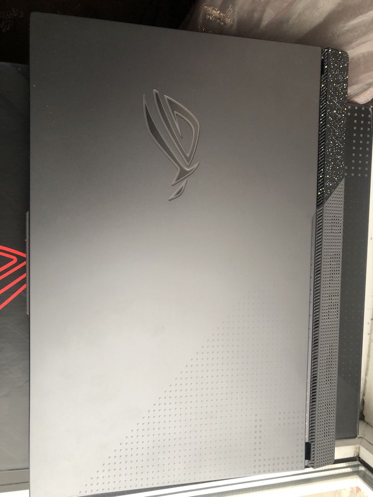 ASUS ROG Strix G17 G713PV- LL043-Ryzen 9 7945HX, 64 GB RAM