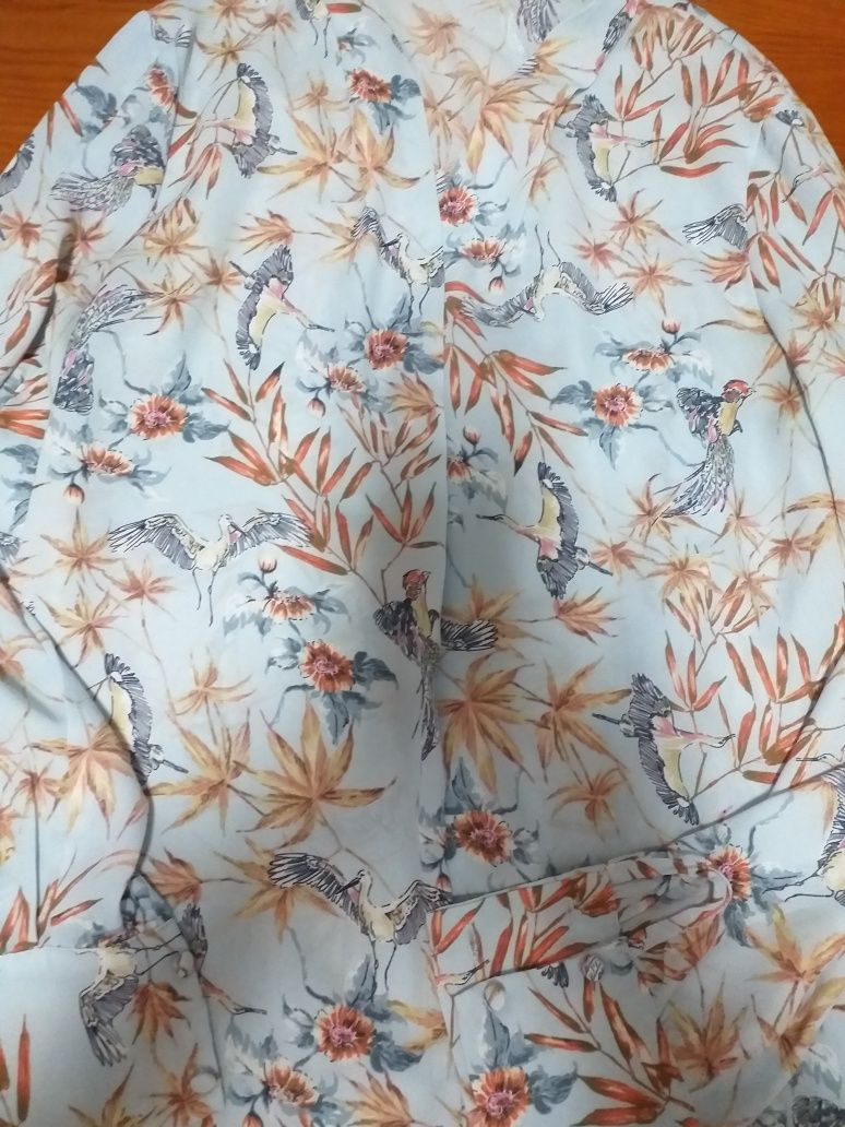 Blusa com flores nova sem uso