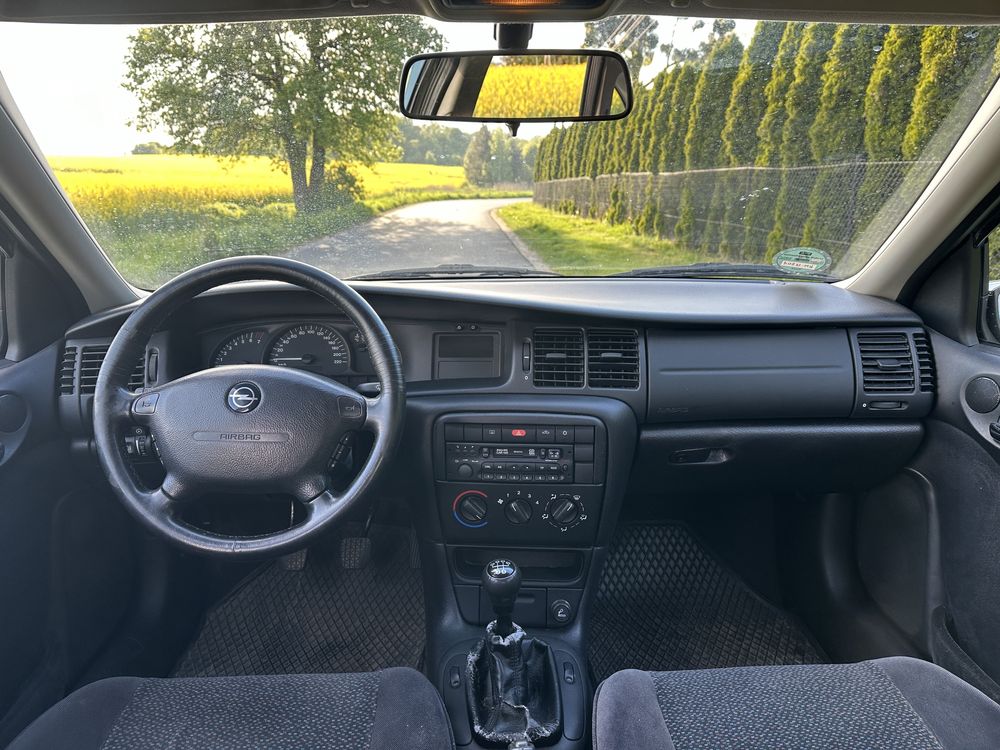 Opel Vectra B Sedan 1.6 benzyna Klimatyzacja!