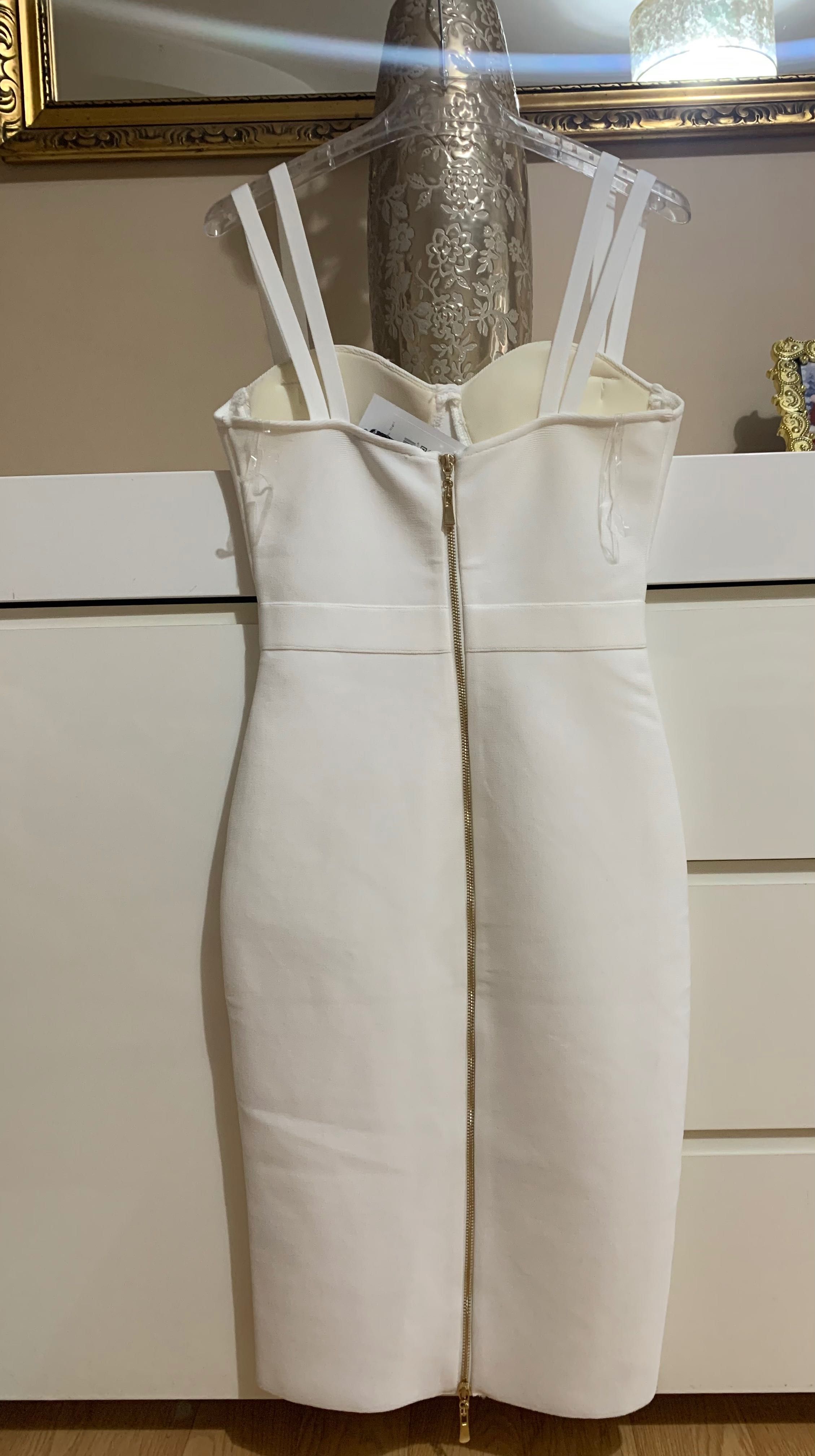 Sukienka Elegancka Wesele Dopasowana Złote Ozdoby Push-up Modelująca