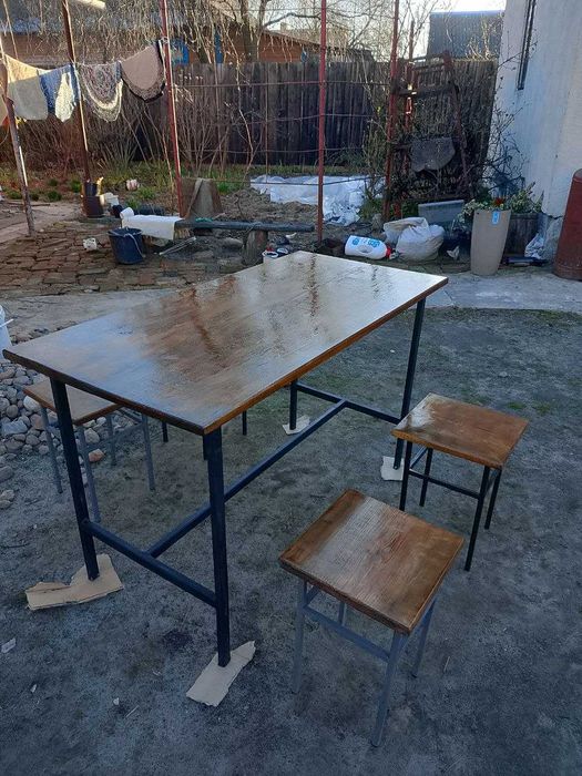 продам кухоний стіл і стільці металеві