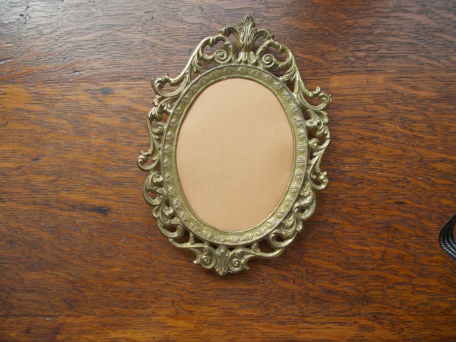 Owalna ramka w stylu rokoko - metal mosiadzowany