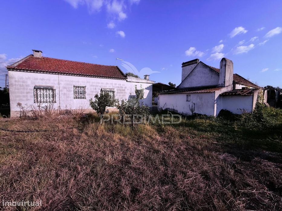 Terreno com 2 moradias Pinhal Novo