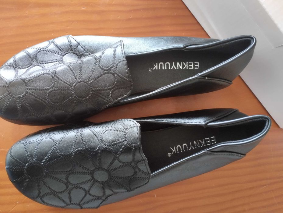 Sapatos de Senhora Novos