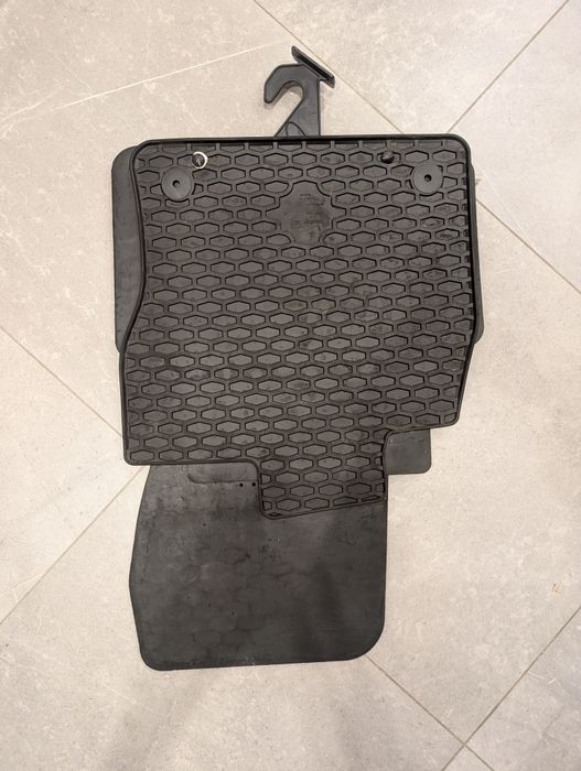 Gumowe dywaniki VW Passat B8