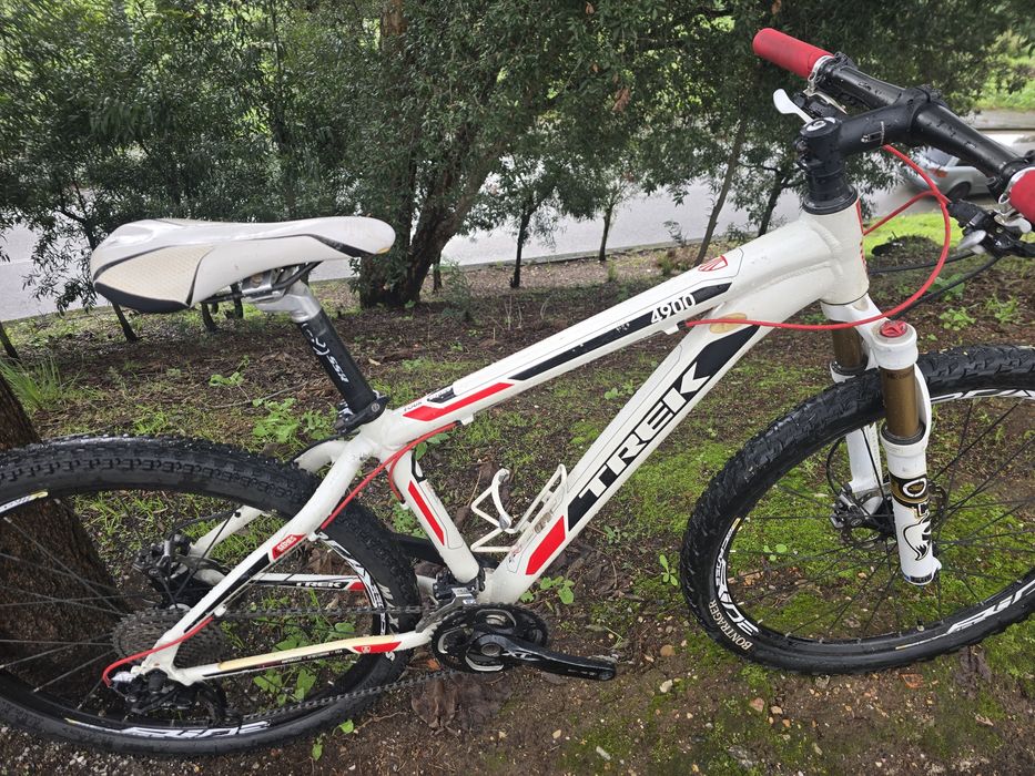 Bicicleta btt s trek bem equipada