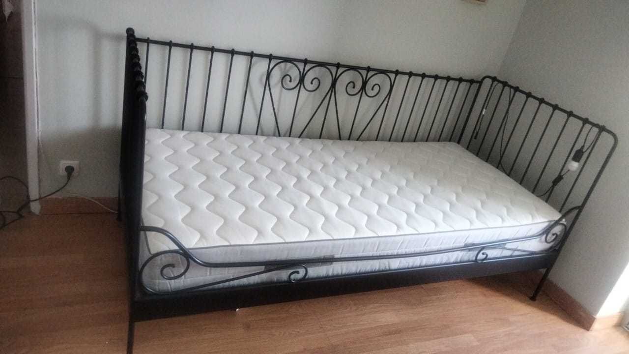 Cama de ferro Single IKEA com colchão