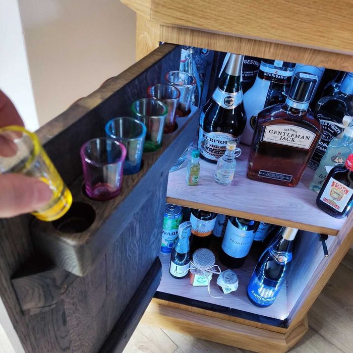 Barek na alkohol lity dąb butelka whisky bar na alkohol 135 cm