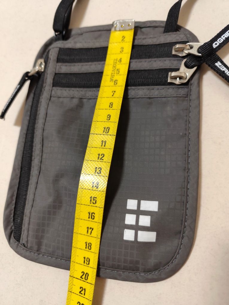 Bolsa de pescoço para viajantes marca Zero Grid (Nova)