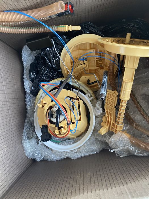 Датчик рівня палива та насос палива ML