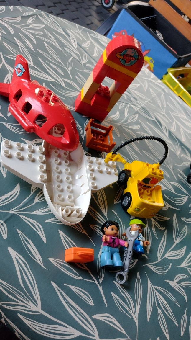 Duplo LEGO samolot odprawa bagażowa