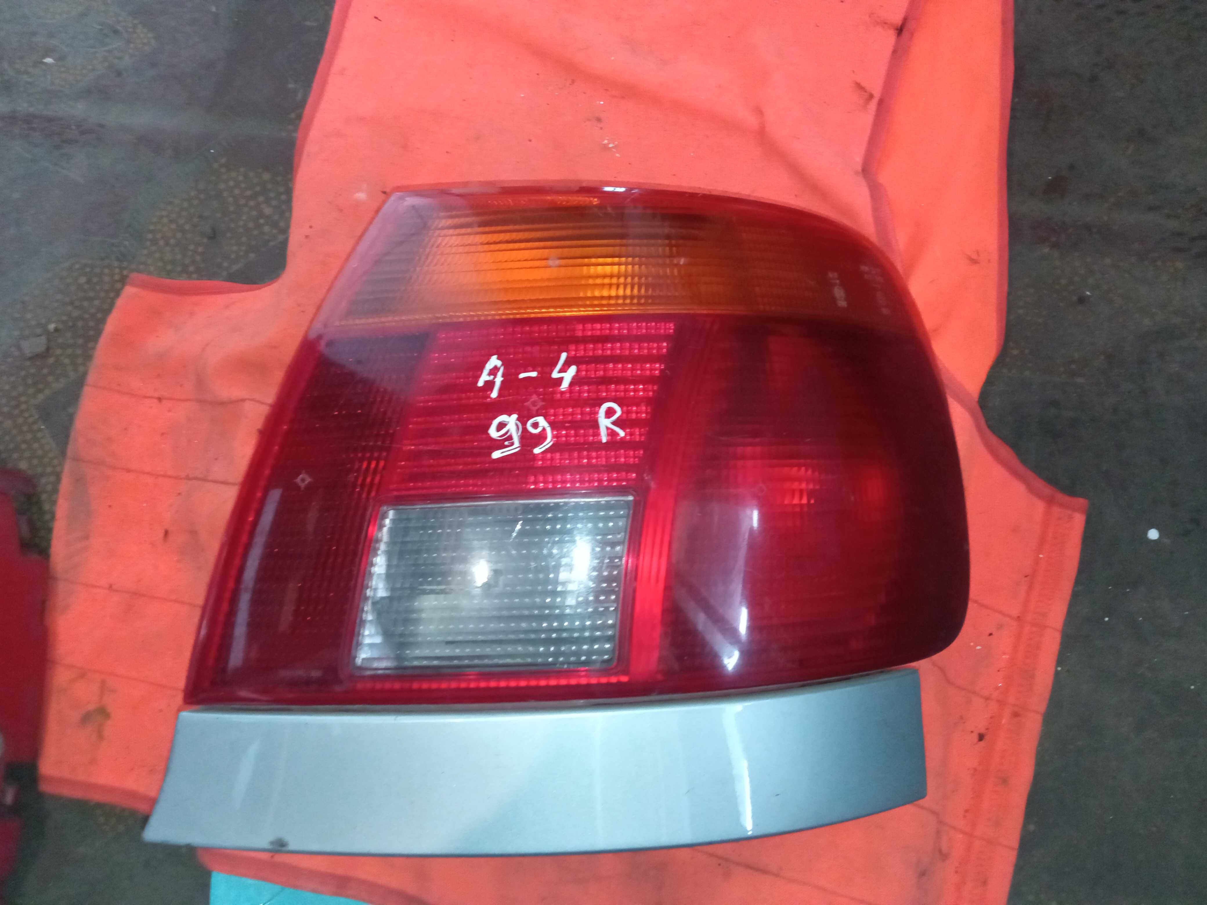 Фара фонарі задні стопи Audi A4 B5 сед 1995-1999 8D0945096 8D0945095A