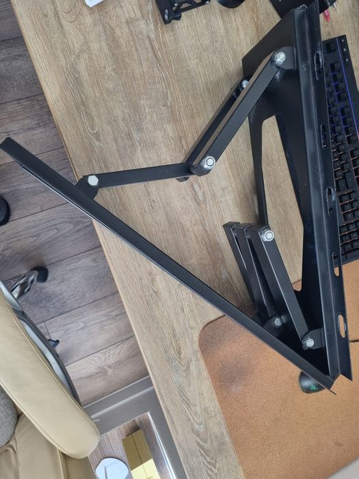 Потужний тримач для великого телевізора з можливістю регулювання