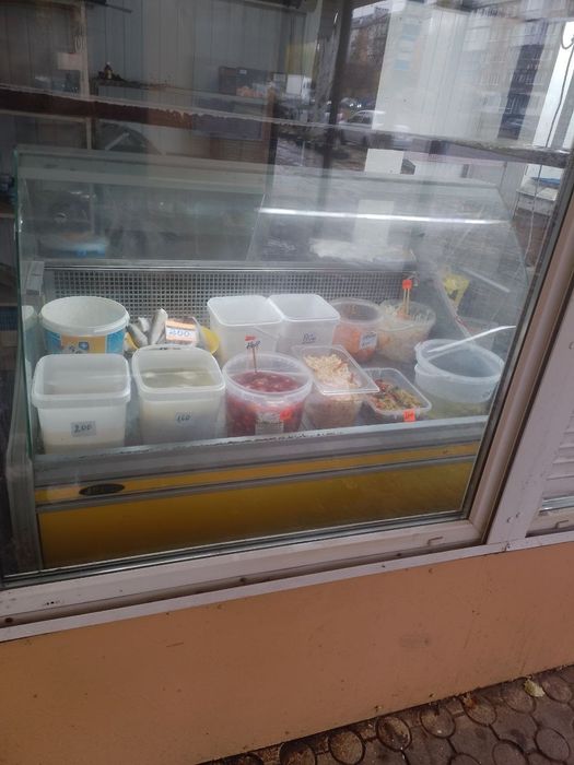 Холодильна вітрина. Холодильник.