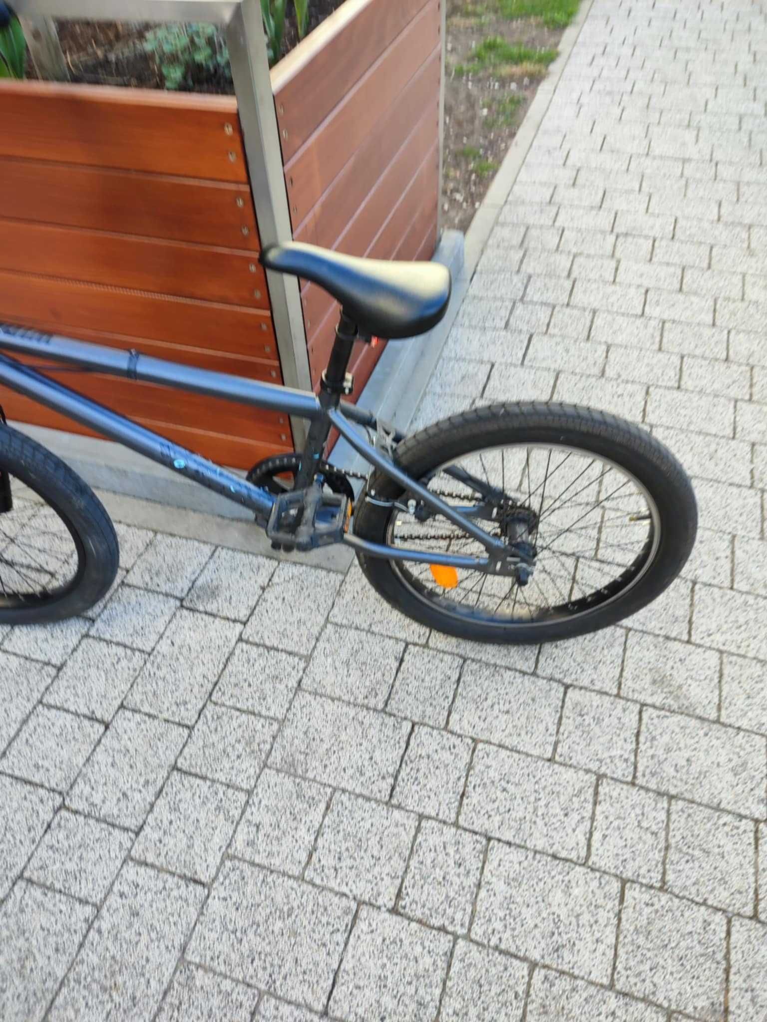 Rower btwin BMX     .