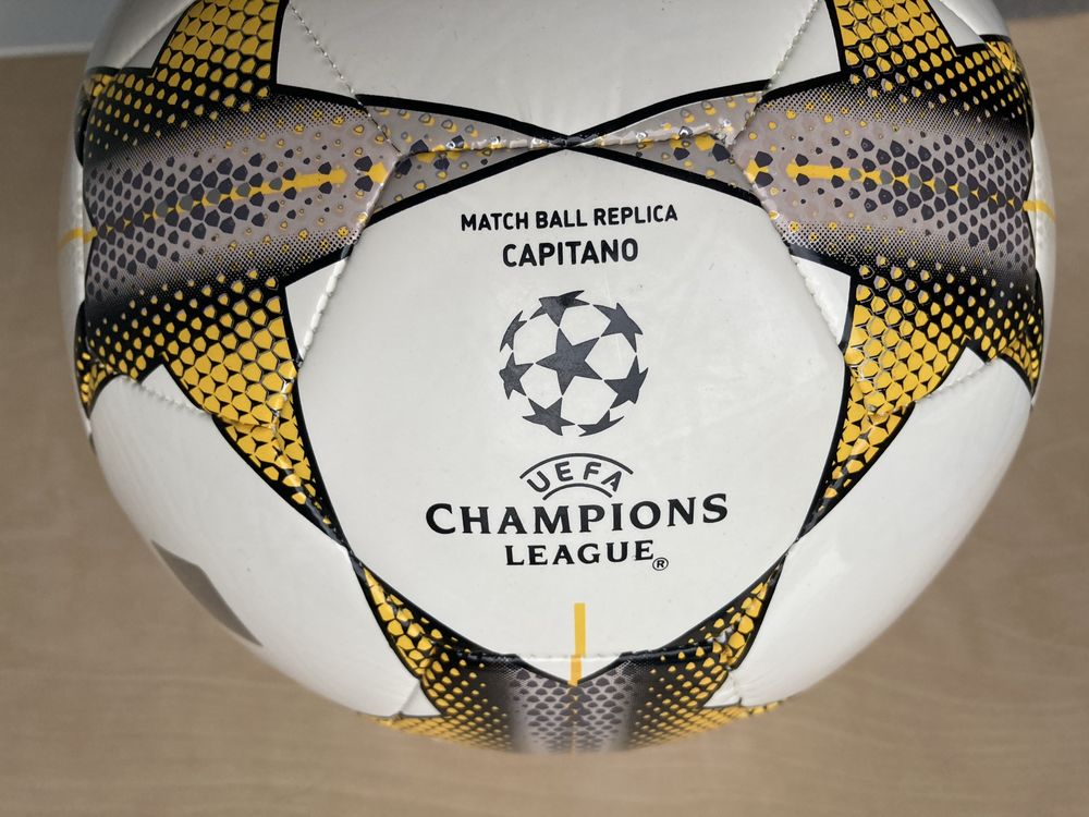 Piłka CHAMPIONS LEAGUE Juventus Rozmiar 5 - Official Licensed Product