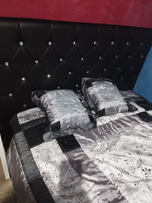 Łóżko sypialne z schowkiem