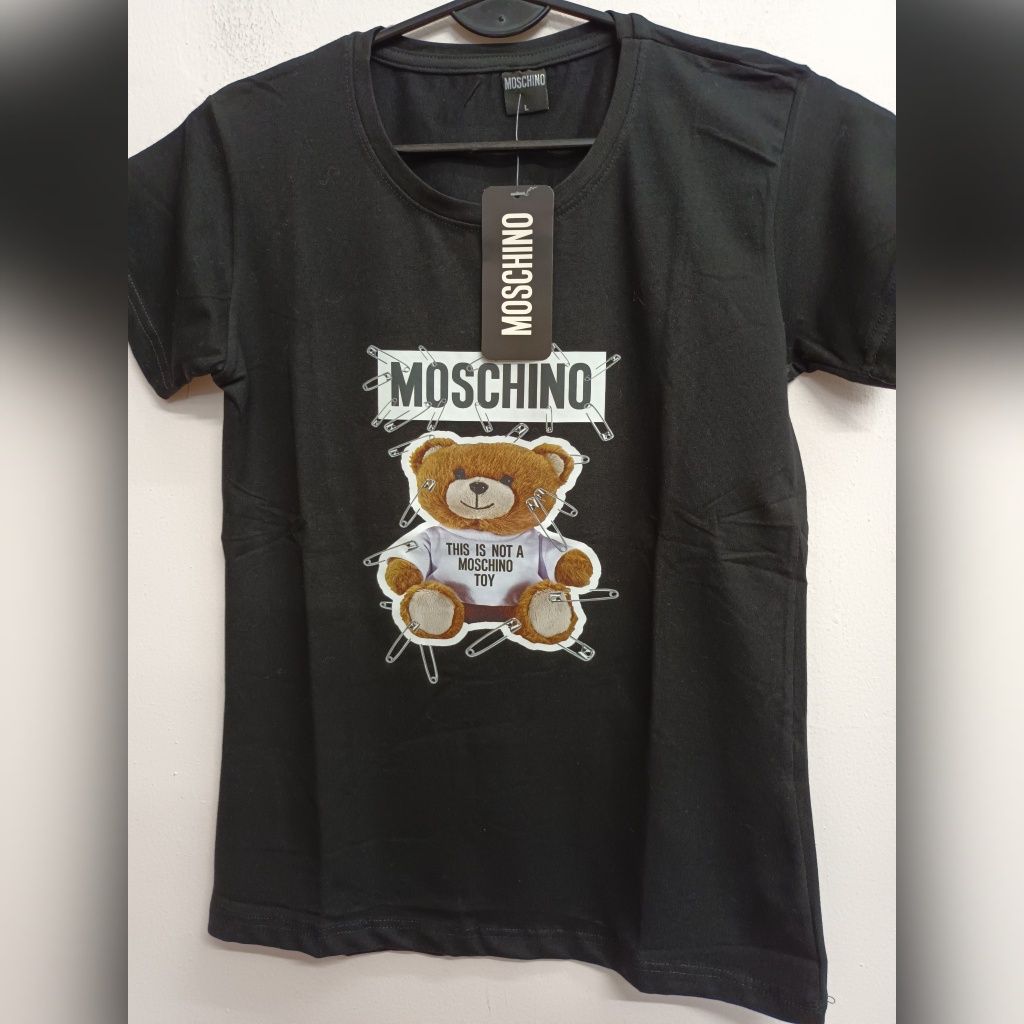 Czarna koszulka   misiem Moschino