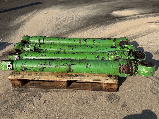 sennebogen 821 komplet siłowników do koparki przeładunkowej