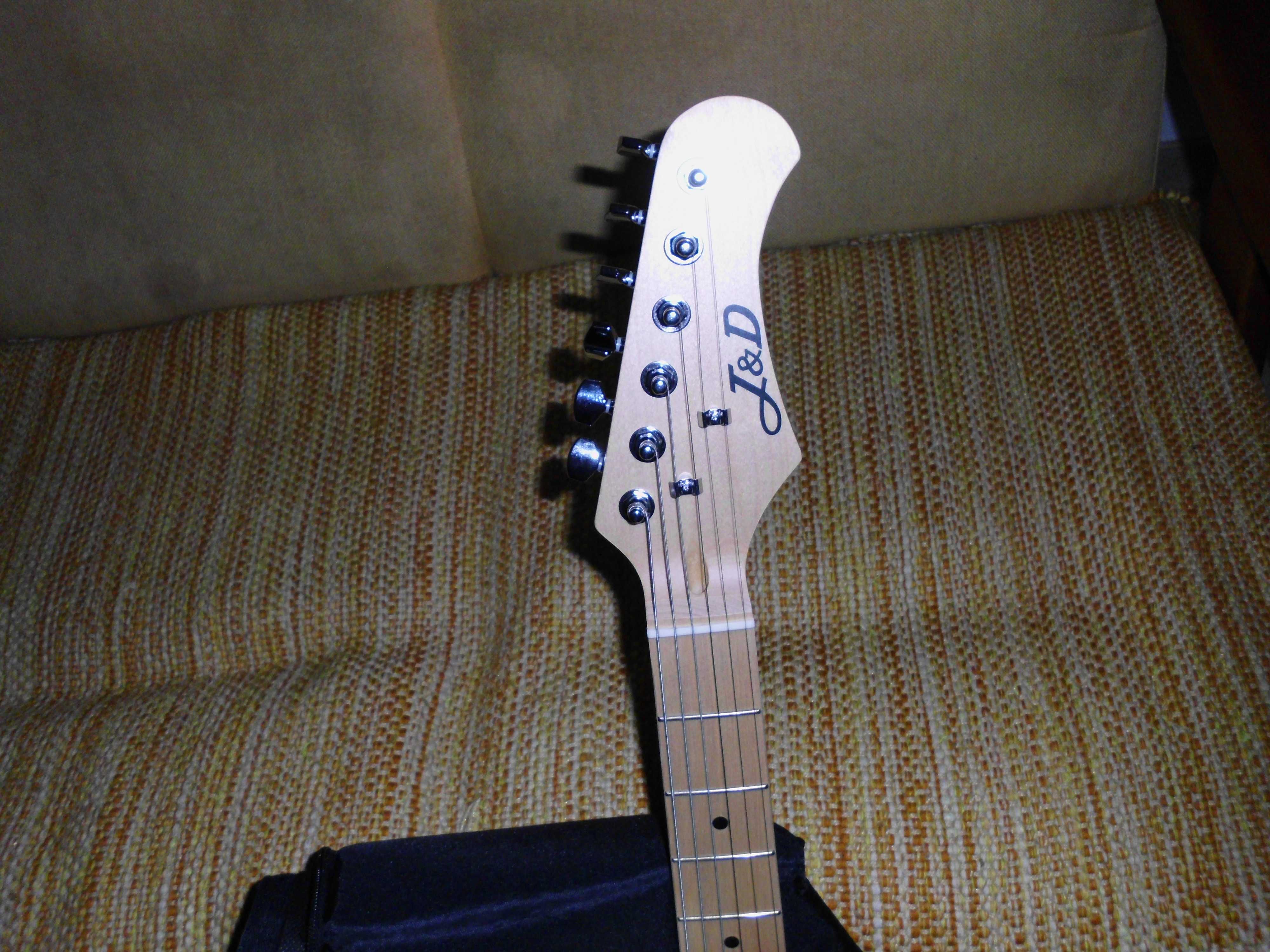 Guitarra telecaster J&D, nova com saco e correia