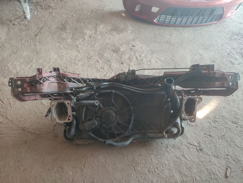 Ford C-MAX 2009 телевізор взборі радіатори охолодження кондиціонера ін