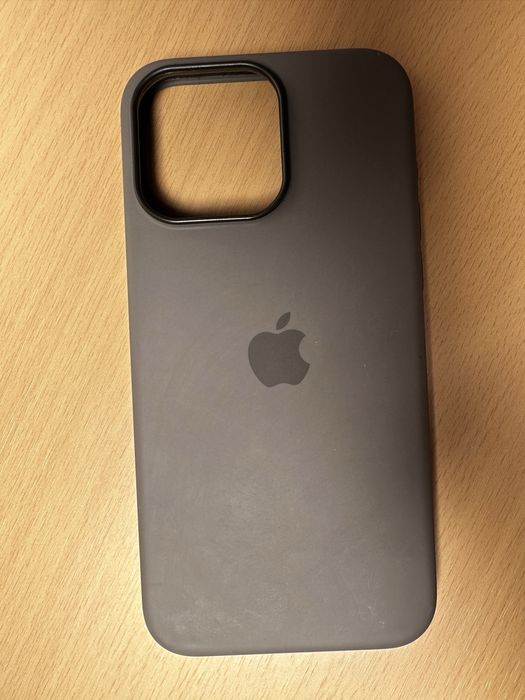 Оригінальний чохол на 15 Pro max iphone.