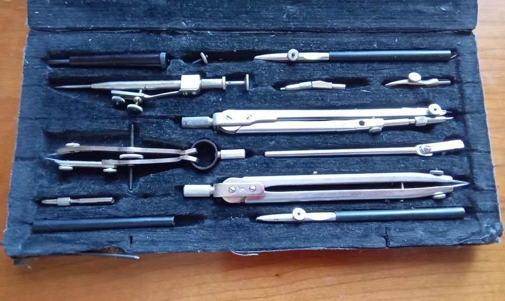 Готовальни 2 штуки