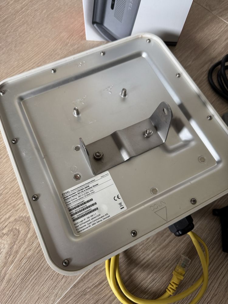 Router zewnetrzny antena internetu LTE Zyxel LTE7460-M608