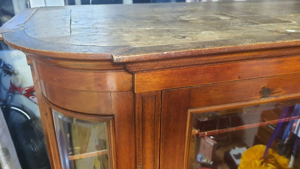 Продам буфет антикварный