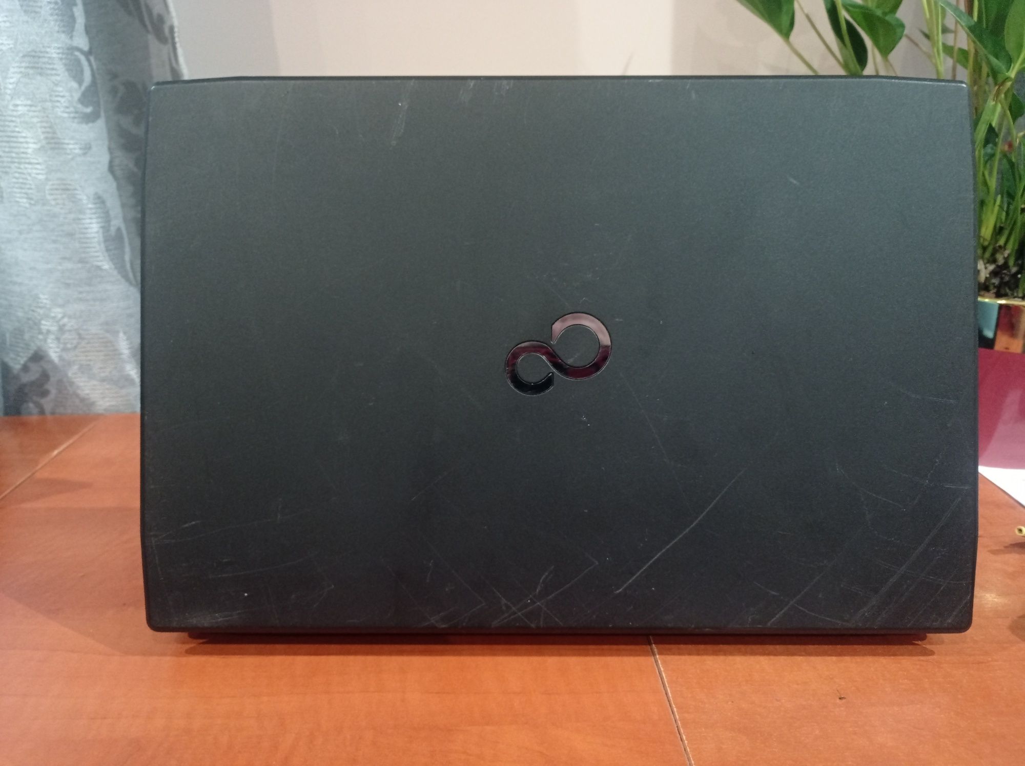 Fujitsu A514 - i3-4005/250gb/8gb/intel hd 4400.