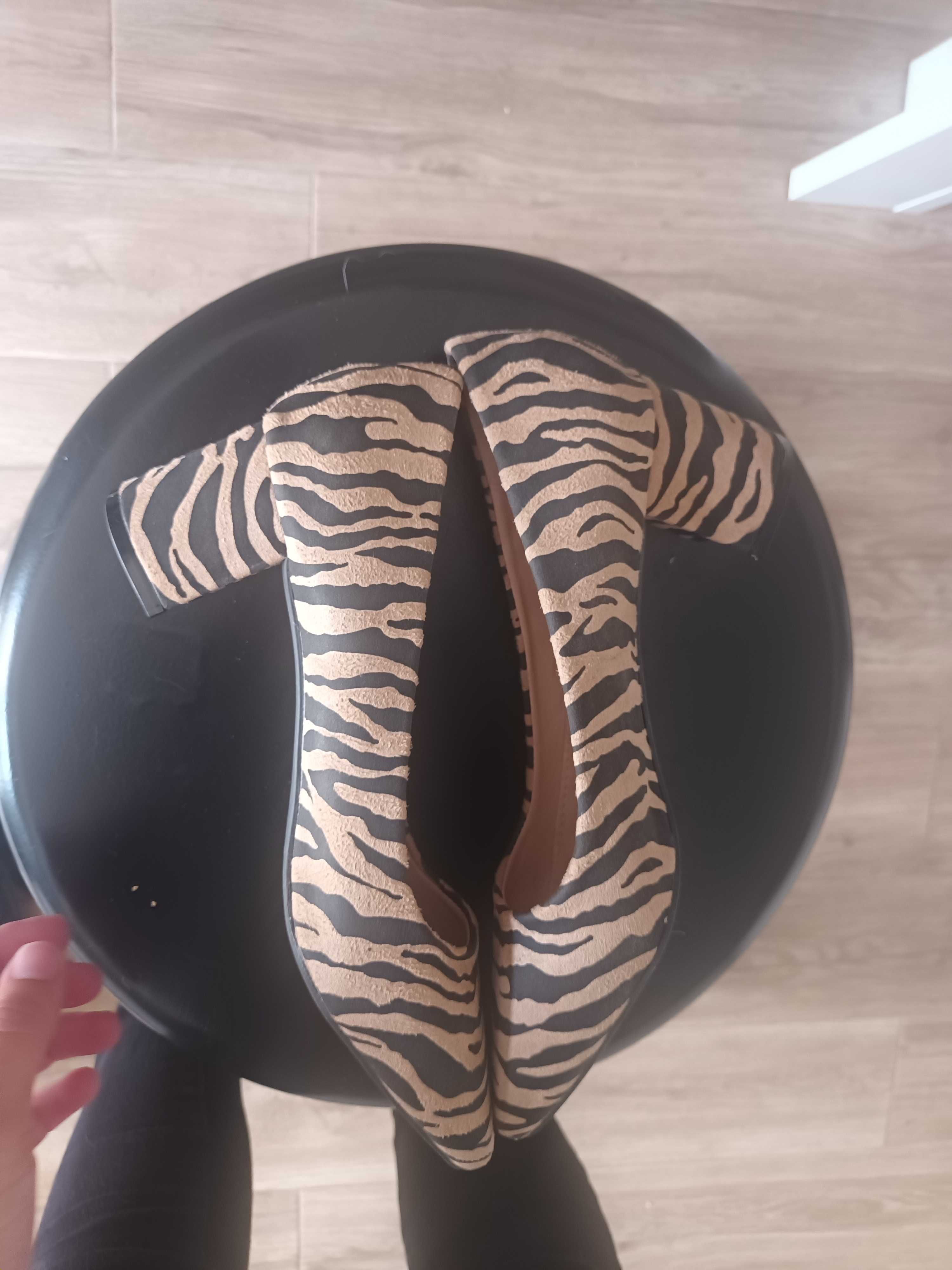 Sapatos de salto zebra