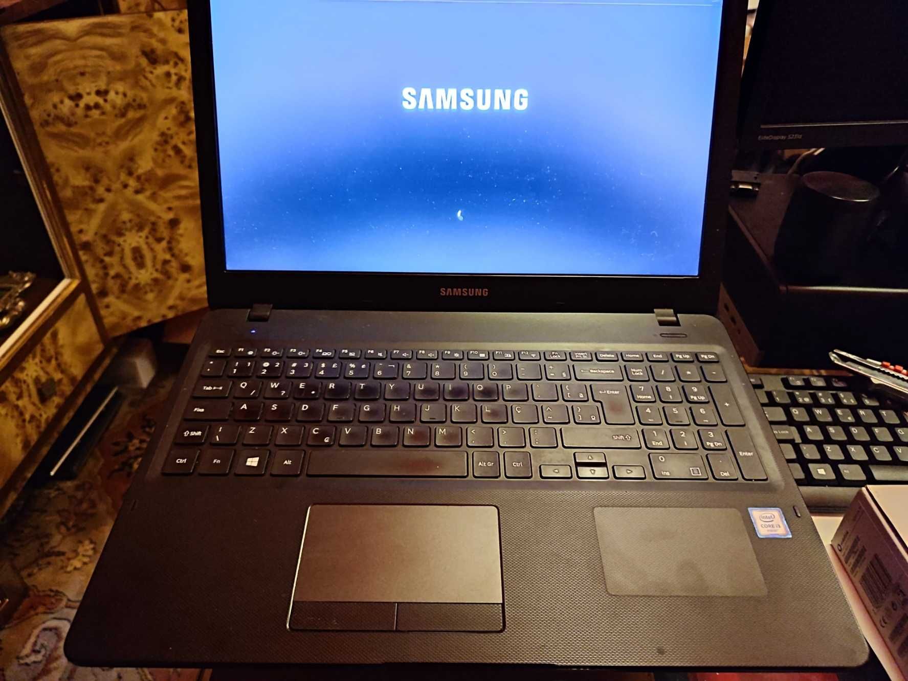 Urgente - Samsung NP300E5L fullHd 8Gb ram, SSD 256Gb e 2ºHD