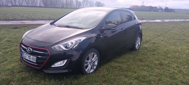 Hyundai i30 2015r 1,4 benzyna ks.serwisowa wersja poliftowa stan bdb