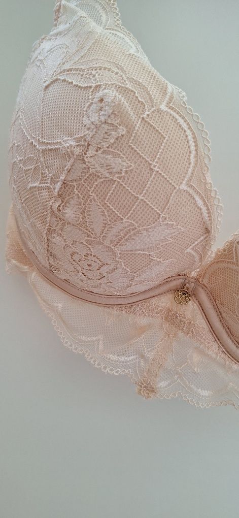 Biustonosz push-up beżowy z koronką Esotiq model Gardenia rozm. 65E