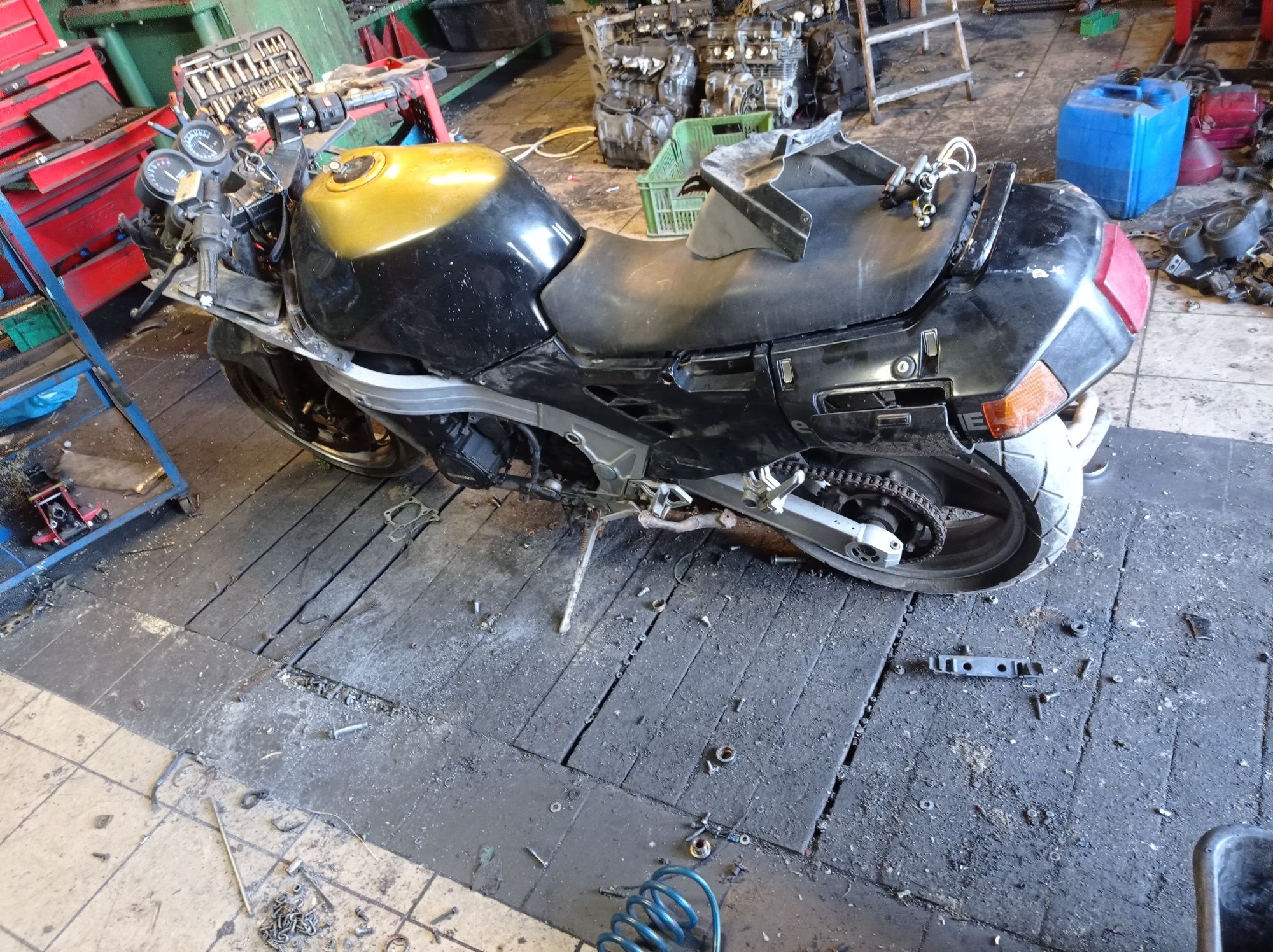 Kawasaki zx10 1000 Tomcat części wał gaźnik moduł zegary wydech tryby