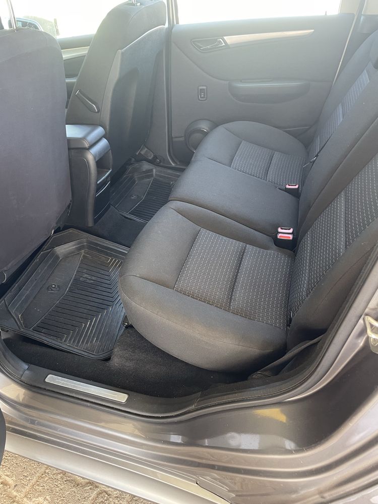Авто Mersedes Bens В180