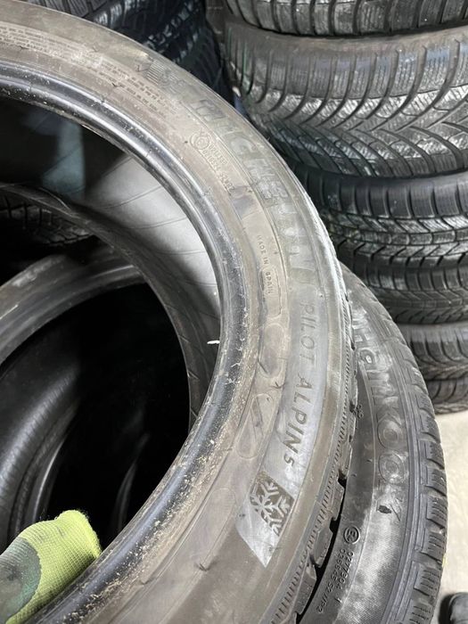 Комплект зимової гуми 215/50/18 Michelin