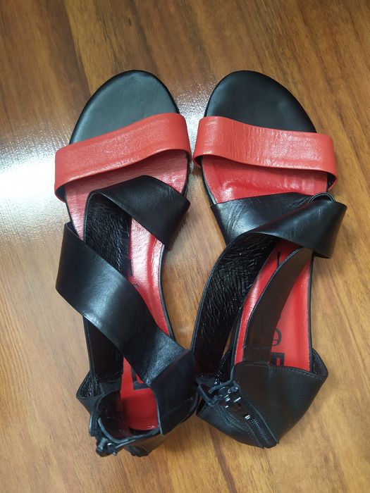 Sandałki Carinii 38 czerwono czarne