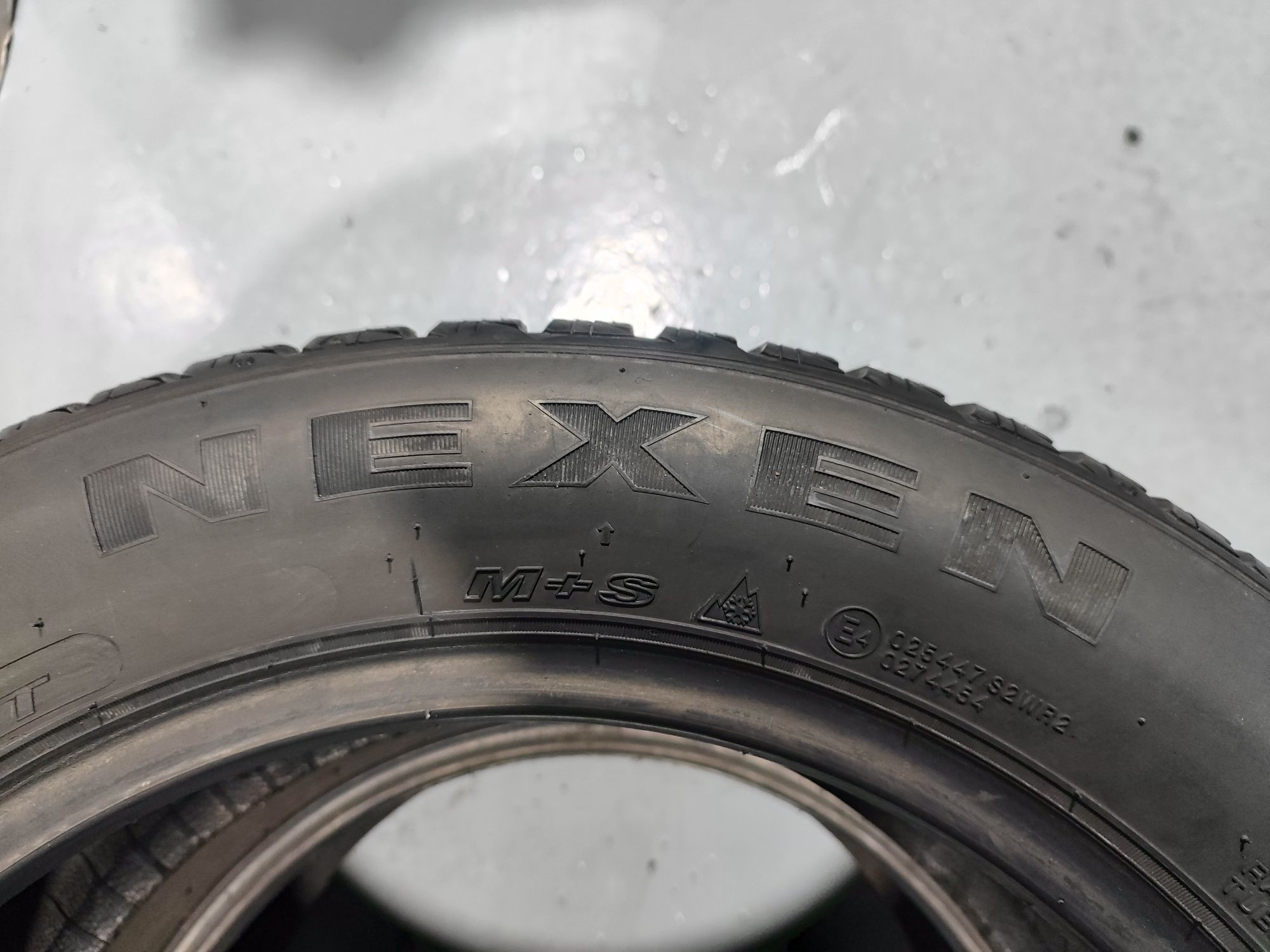 2 pneus semi novos 205-55R16 Nexen - Oferta dos Portes